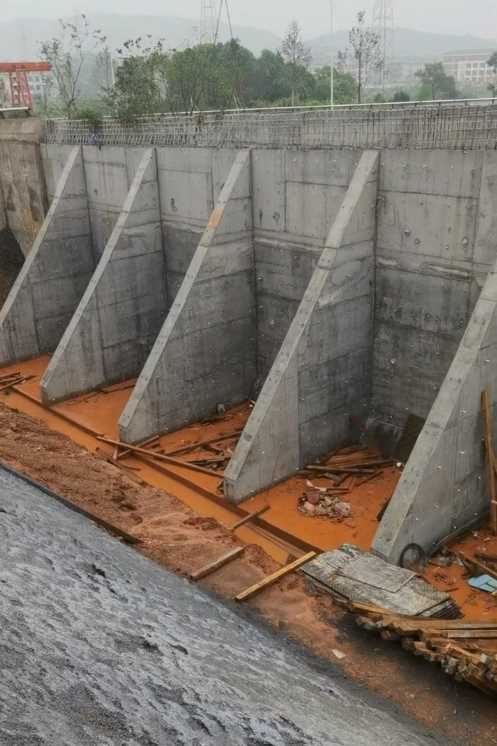 信阳师河区锚杆式挡土墙